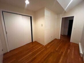 466 Park Dr, Unit 1 in Boston, MA - Foto de edificio - Building Photo