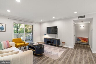1515 Lincoln Way in McLean, VA - Building Photo - Building Photo