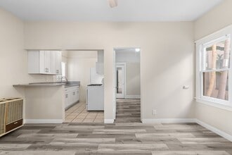 119 Orange Ave in Long Beach, CA - Foto de edificio - Building Photo