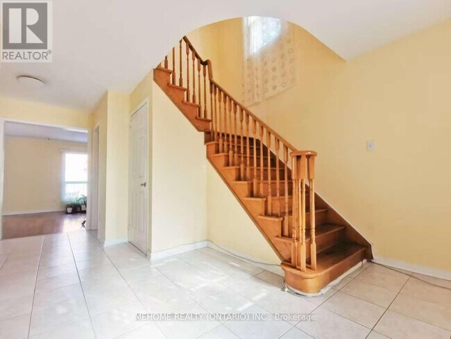 2673 Credit Valley Rd in Mississauga, ON - Building Photo - Building Photo