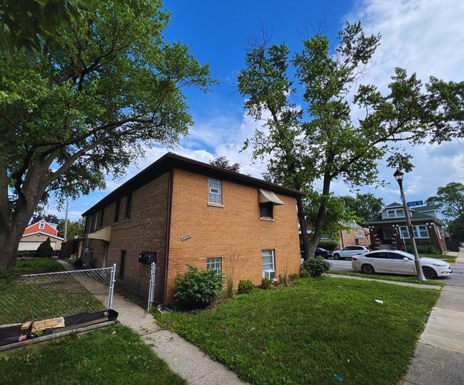 property at 1547 Clinton Ave