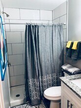 1839 E Lombard St, Unit B in Baltimore, MD - Foto de edificio - Building Photo
