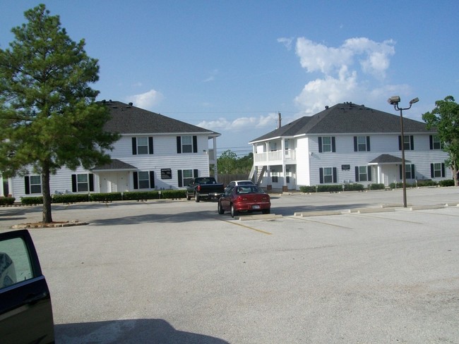 Empty Eye 290 Apartments in Prairie View, TX - Building Photo - Building Photo