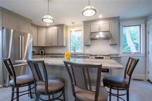 5 Gillies Ct in Newport, RI - Building Photo