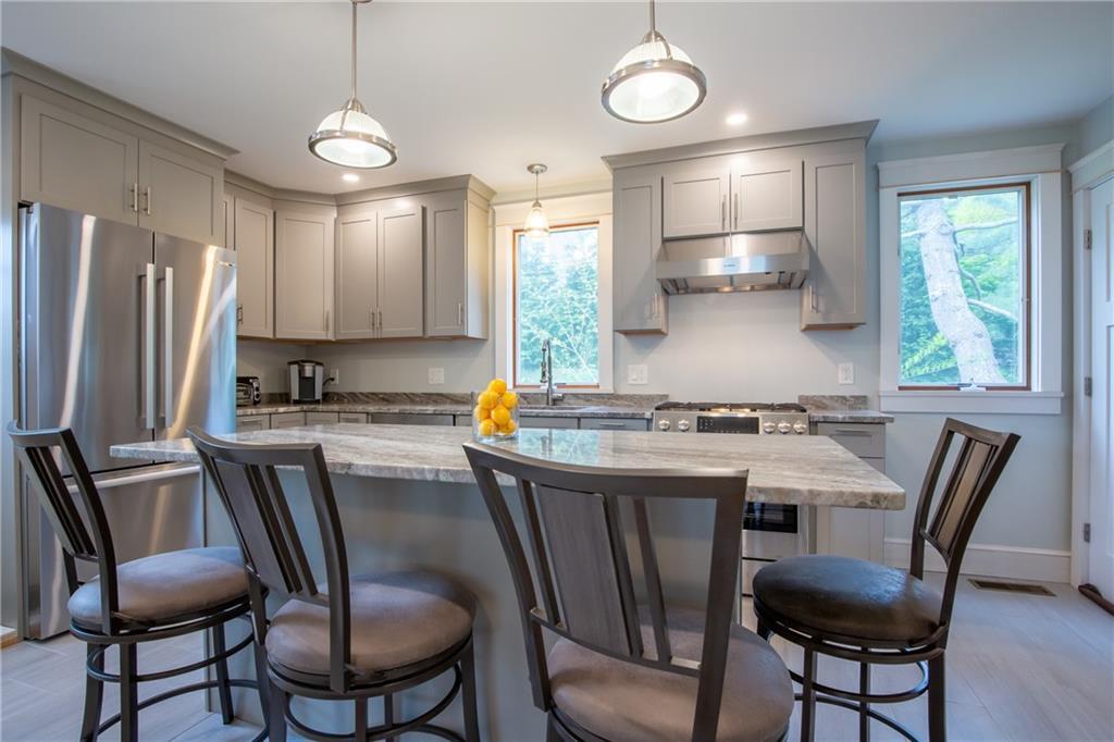 5 Gillies Ct in Newport, RI - Building Photo