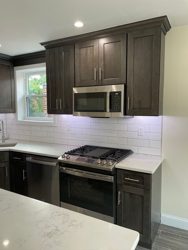2337 38th St, Unit 2 in Astoria, NY - Building Photo - Building Photo
