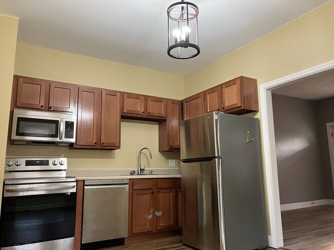 202 N Main St, Unit A in Midway, PA - Foto de edificio - Building Photo