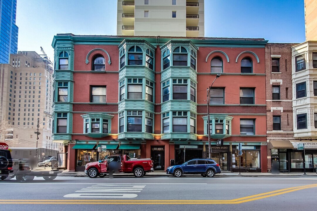 830 N State St in Chicago, IL - Building Photo