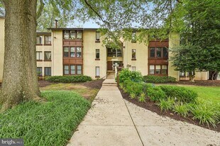 9633 White Acre Rd in Columbia, MD - Building Photo