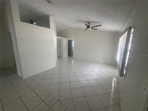 2029 Lake View Blvd in Port Charlotte, FL - Foto de edificio - Building Photo