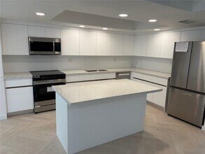 6681 SW 71st Ln in Miami, FL - Building Photo - Building Photo