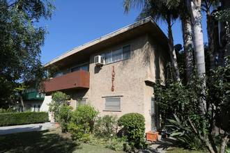 10516 Eastborne Ave in Los Angeles, CA - Building Photo - Building Photo