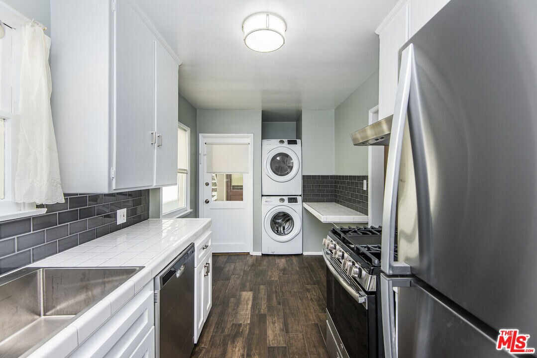 2115 Ocean Park Blvd in Santa Monica, CA - Building Photo