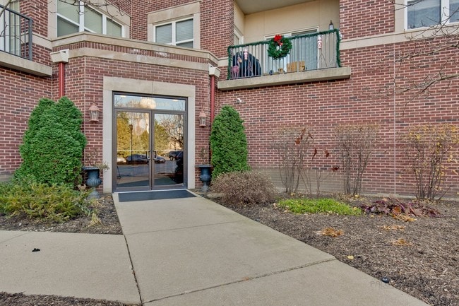 310 E Church St in Libertyville, IL - Building Photo - Building Photo