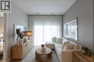 150 Hollywood Ct in Cambridge, ON - Building Photo