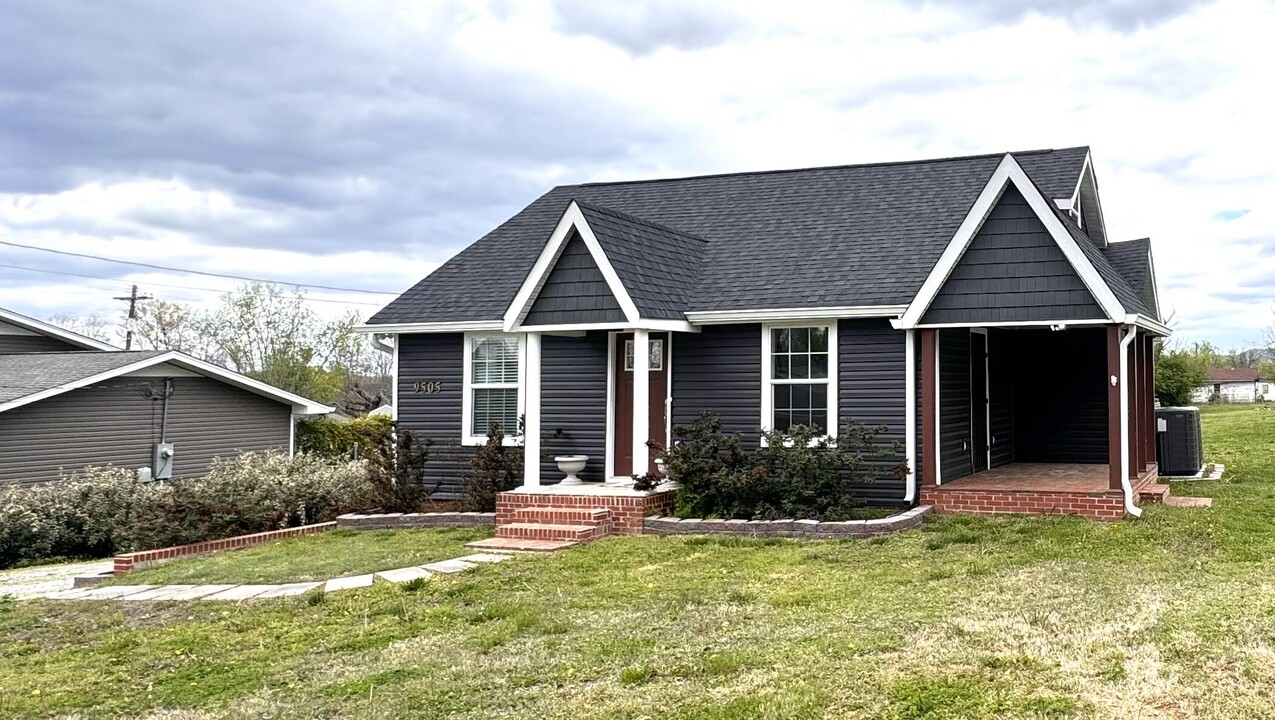 9505 Ocoee St in Ooltewah, TN - Building Photo