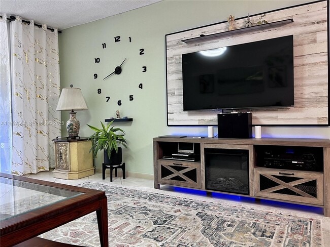 320 NE 12th Ave in Hallandale Beach, FL - Building Photo - Building Photo