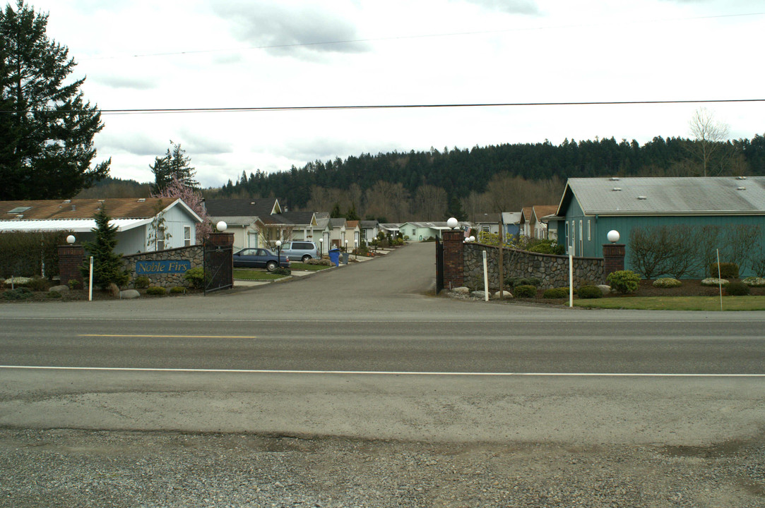 Noble Firs Mobile Home Park in Puyallup, WA - Foto de edificio