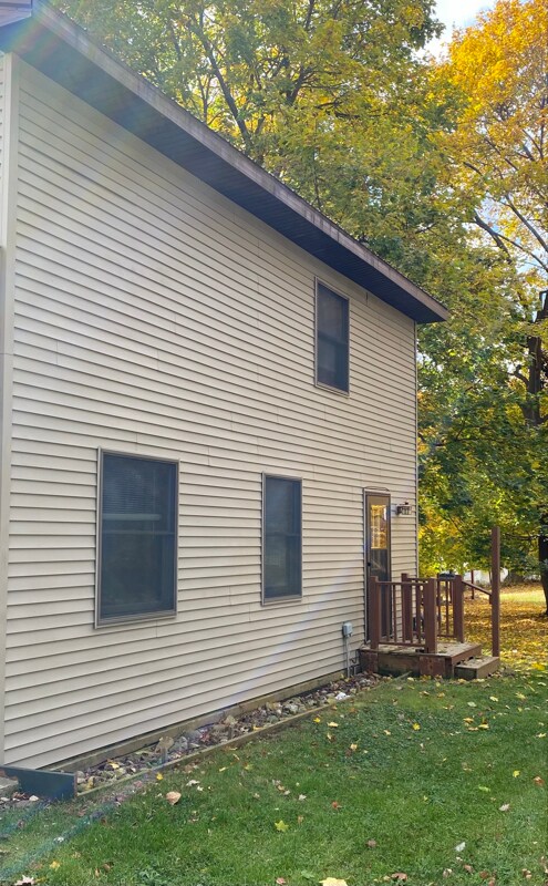 111 McPherson St in Stanton, MI - Building Photo - Building Photo