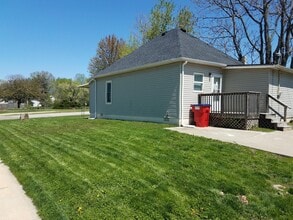 401 E Washington St in Champaign, IL - Building Photo - Building Photo