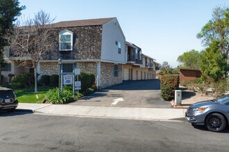 4800 Williamsburg Ln in La Mesa, CA - Building Photo - Building Photo