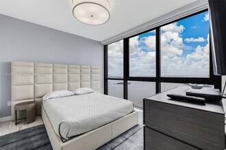 3131 NE 7th Ave, Unit 4001 in Miami, FL - Building Photo - Building Photo