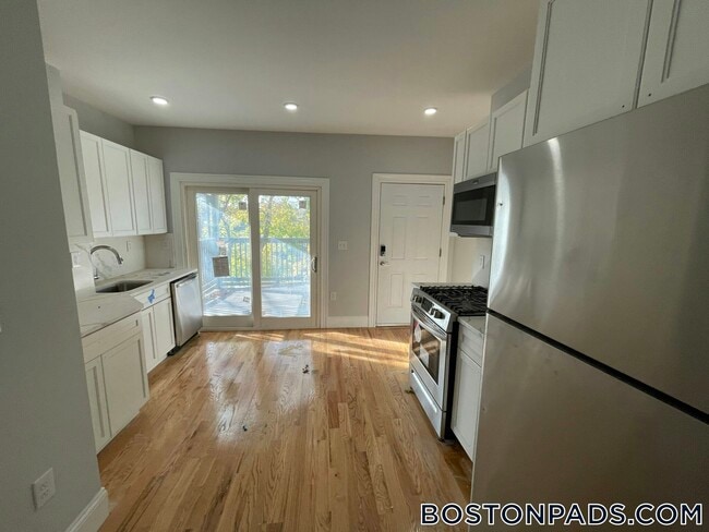 372 Oxford St, Unit 6 in Cambridge, MA - Building Photo - Building Photo