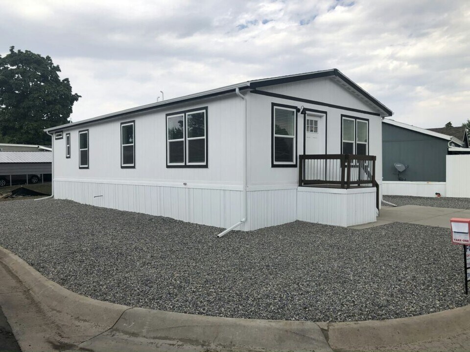 1801 W 92nd Ave in Federal Heights, CO - Building Photo