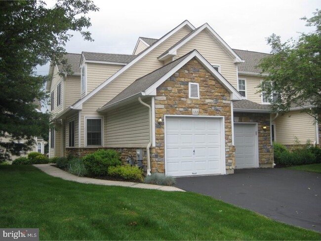 122 Shoal Creek Dr in Blue Bell, PA - Foto de edificio - Building Photo