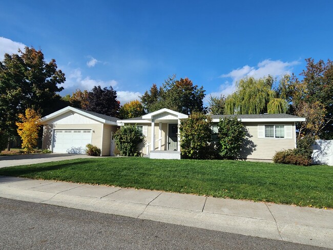 716 W Mikies Pl in Hayden, ID - Building Photo - Building Photo