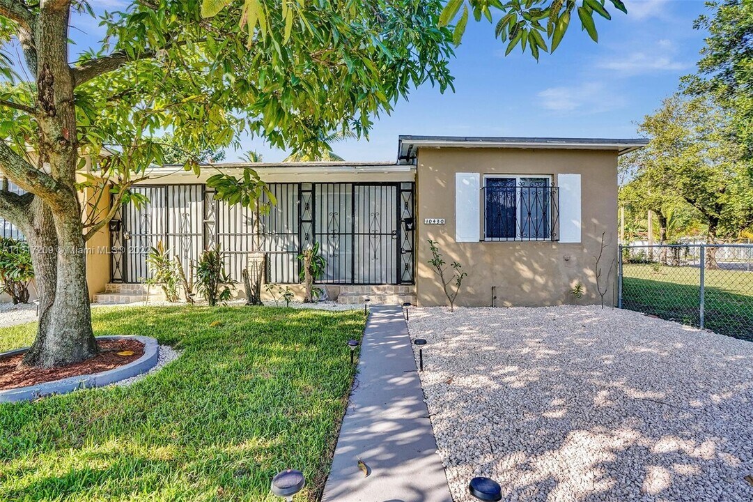 10430 NW 5th Ave-Unit -10430 in Miami, FL - Building Photo