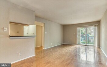 3305 Wyndham Cir in Alexandria, VA - Building Photo - Building Photo