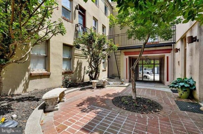 property at 606 N Eutaw St