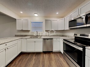 15532 Outside Trail in Noblesville, IN - Foto de edificio - Building Photo