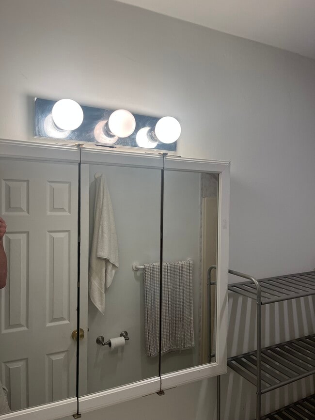 31 Oaktree Dr, Unit 1 bedroom apartment-EM