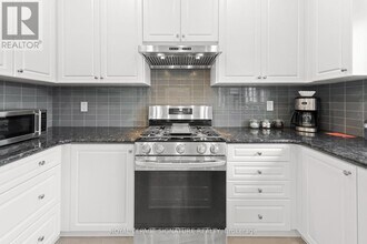 270 Great Fls Blvd in Hamilton, ON - Building Photo - Building Photo