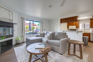 807 Capistrano Pl in San Diego, CA - Building Photo