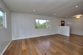 3994 Maricopa Dr in Santa Barbara, CA - Building Photo - Building Photo