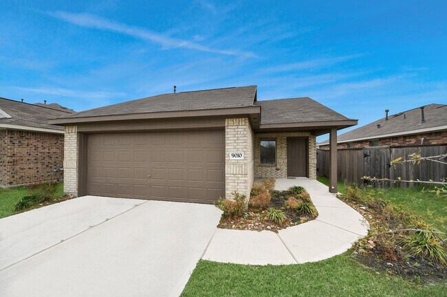 9014 Estes Lks Dr in Baytown, TX - Building Photo - Building Photo