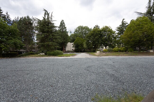 1184 Inlet St in Coquitlam, BC - Building Photo - Building Photo