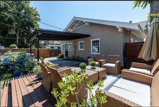 125 E Alvarado St in Pomona, CA - Building Photo - Building Photo