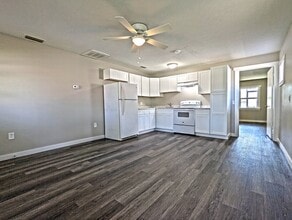 38740 11th Ave in Zephyrhills, FL - Building Photo - Building Photo