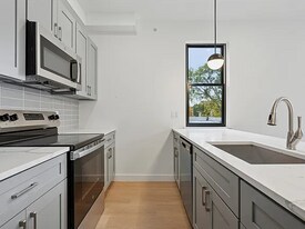 178 W Seymour St in Philadelphia, PA - Building Photo