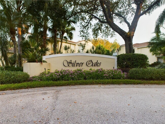 85 Silver Oaks Cir in Naples, FL - Building Photo - Building Photo