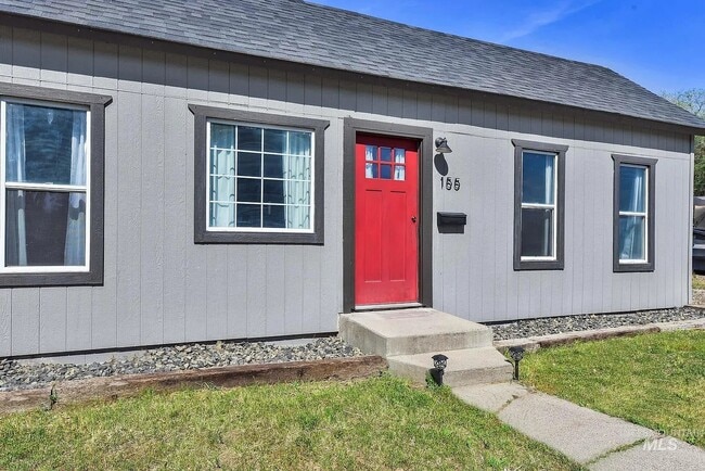 155 N 11th E St in Mountain Home, ID - Building Photo - Building Photo