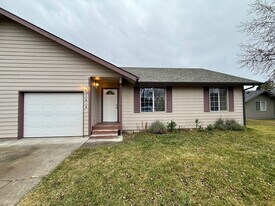 1616 SW Metolius Ave in Redmond, OR - Building Photo