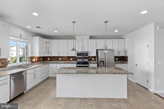 14816 Mason Creek Cir in Woodbridge, VA - Building Photo - Building Photo