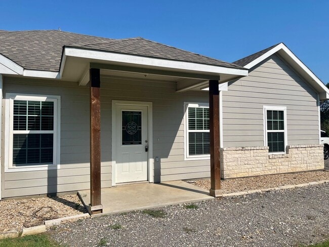 1905 CR 429 in Cleburne, TX - Foto de edificio - Building Photo