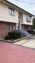 182 Jerusalem Ave in Levittown, NY - Building Photo - Building Photo