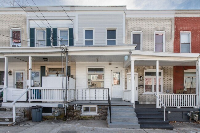 1542 Warren St in Allentown, PA - Foto de edificio - Building Photo